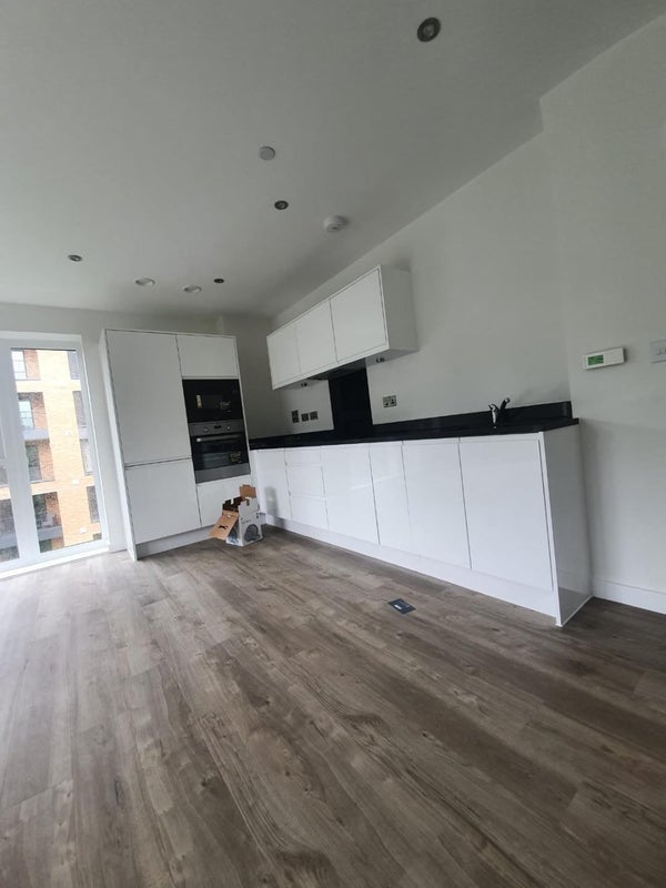 Room Bowen Drive in Greater London
