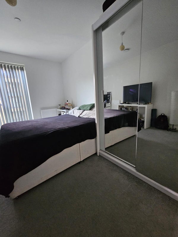 Room Bowen Drive in Greater London