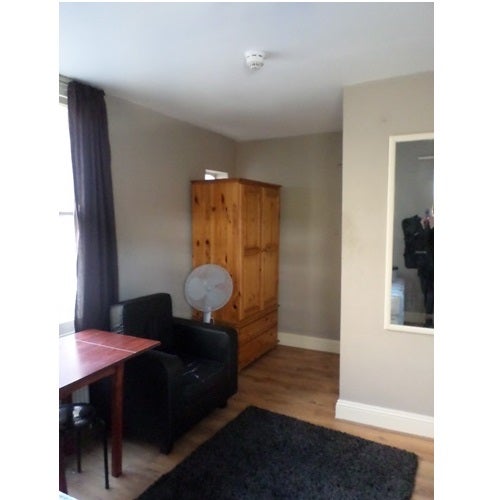Room North End Crescent in Greater London