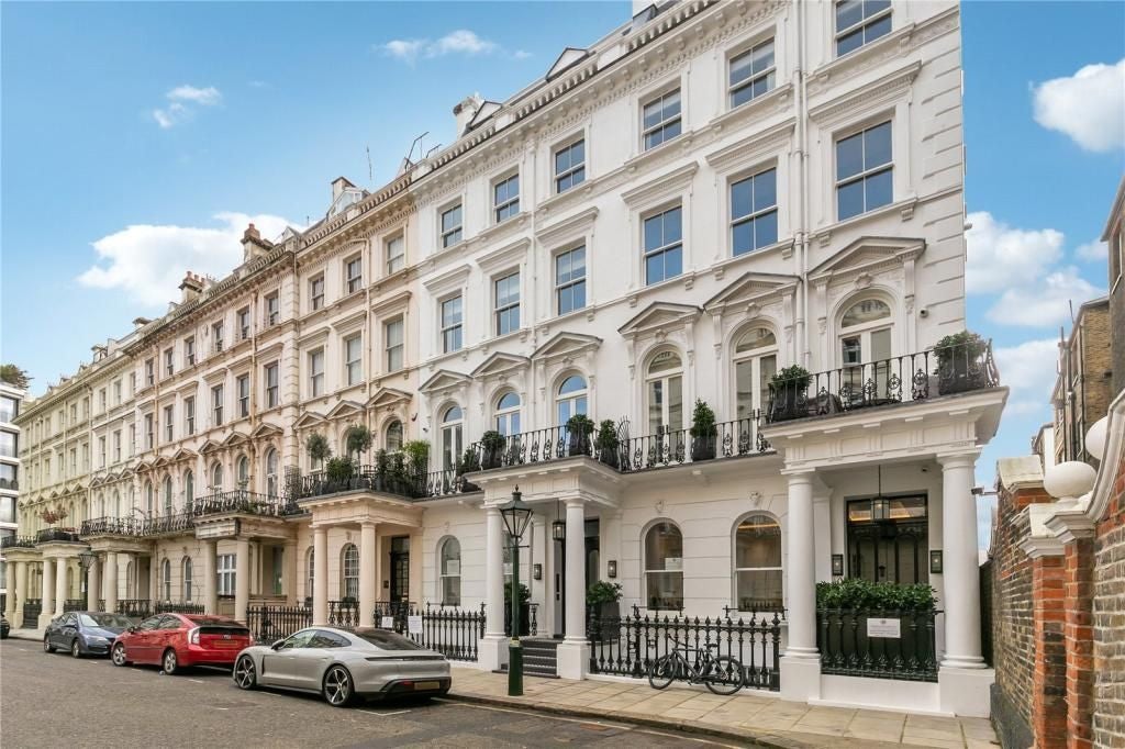 Flat Prince of Wales Terrace in Greater London