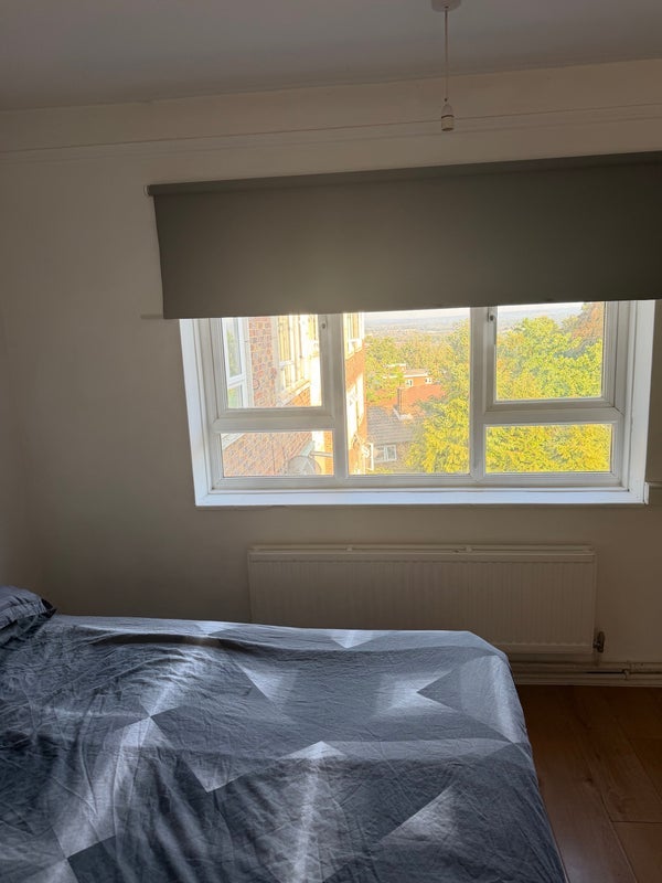 Room Forsyte Crescent in Greater London