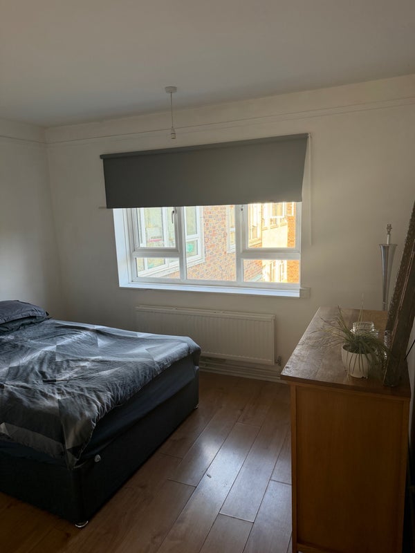 Room Forsyte Crescent in Greater London