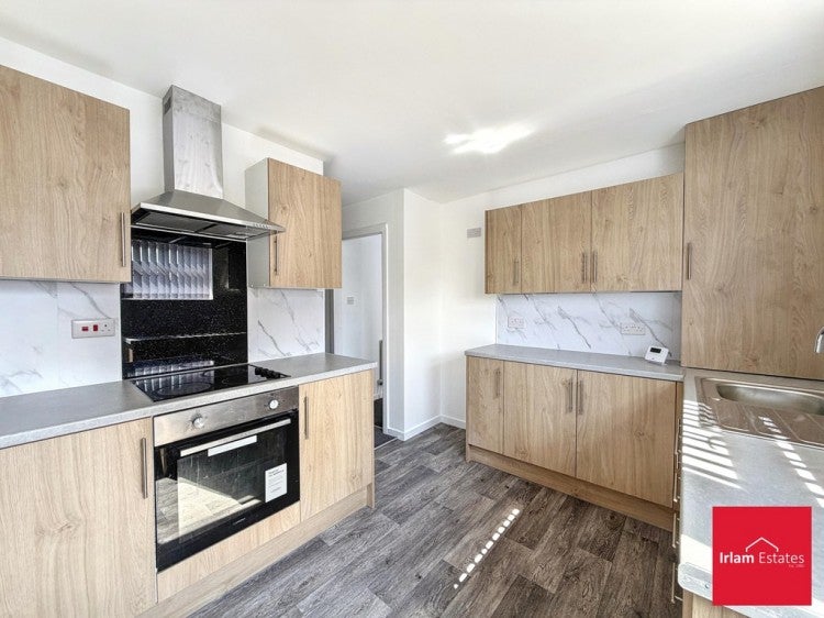 Flat Lower Sutherland Street in Salford
