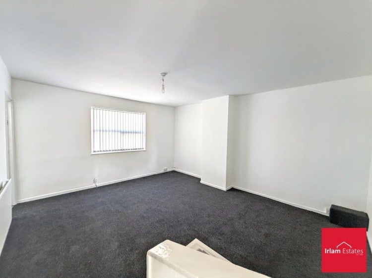 Flat Lower Sutherland Street in Salford