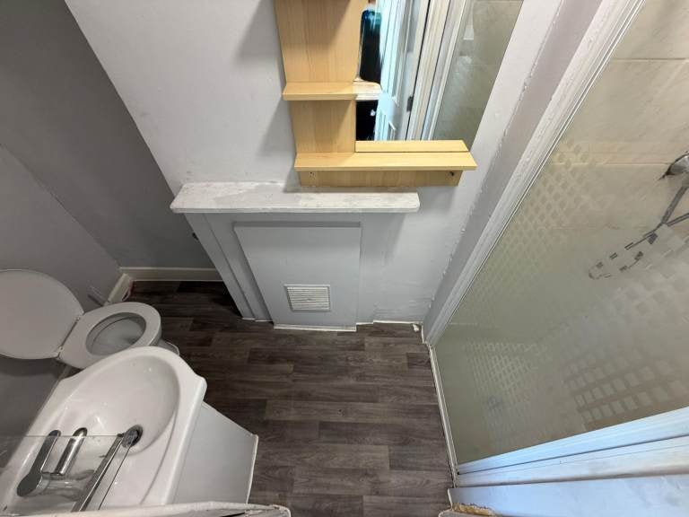 Flat Cazenove Road in Greater London