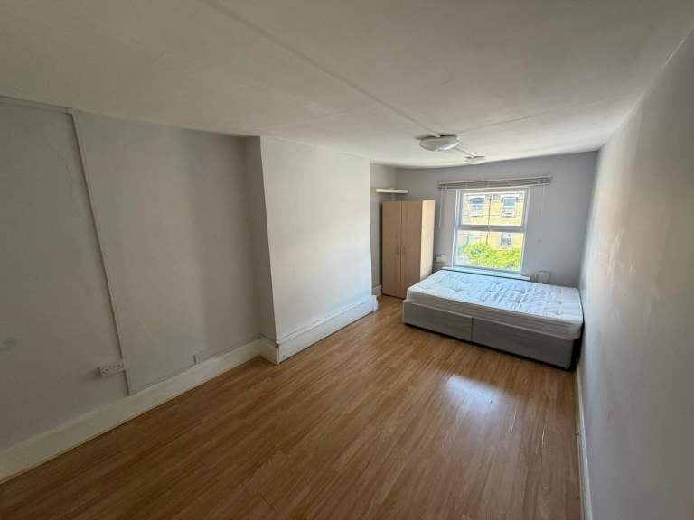 Flat Cazenove Road in Greater London