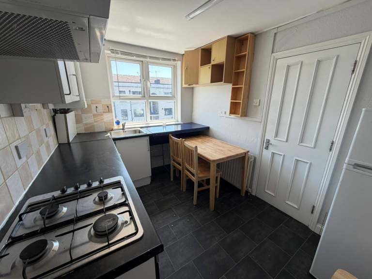 Flat Cazenove Road in Greater London