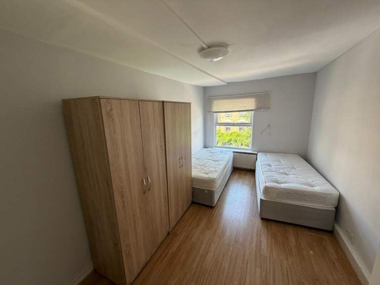 Flat Cazenove Road in Greater London