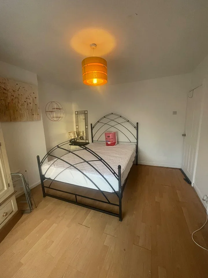 Room Carlton Road in Nottingham