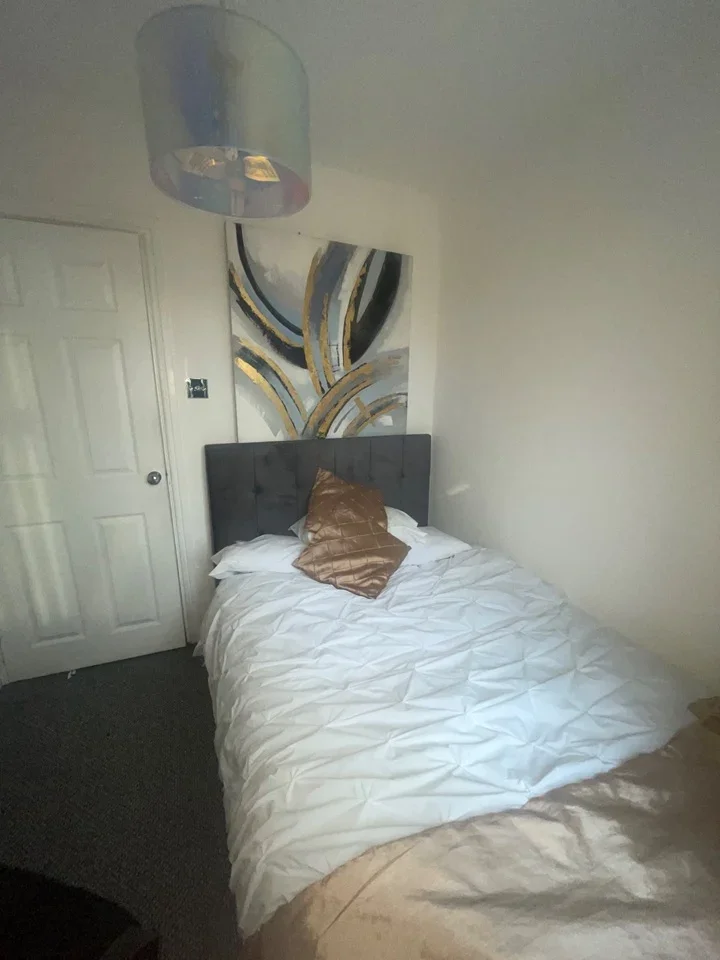 Room Carlton Road in Nottingham