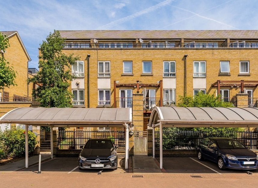 House St. Davids Square in Greater London