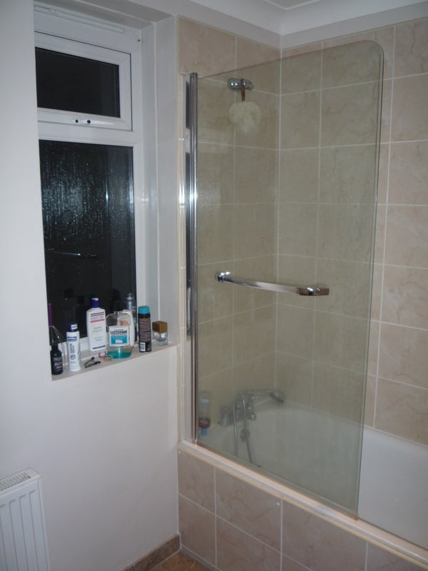 Room Hawthorn Drive in Greater London