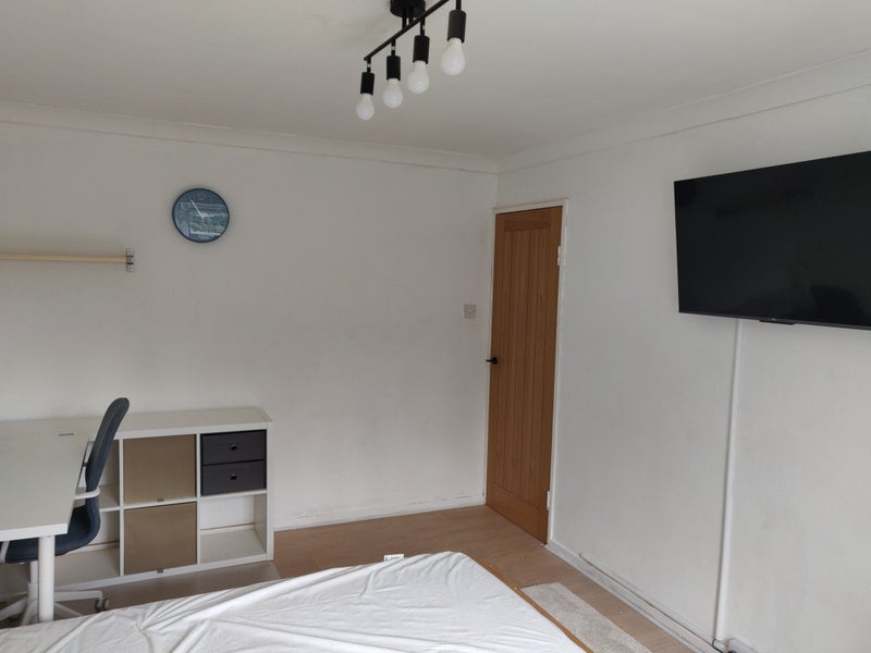 Room Martin's Road in Greater London