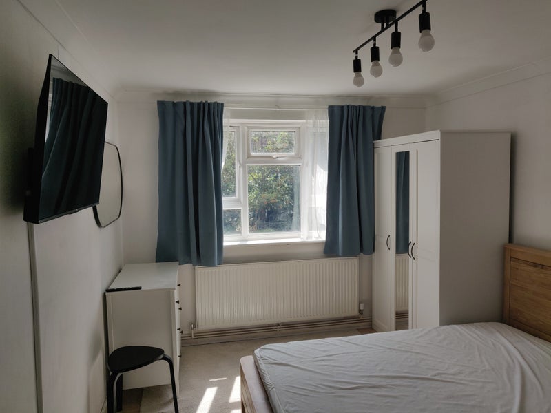 Room Martin's Road in Greater London