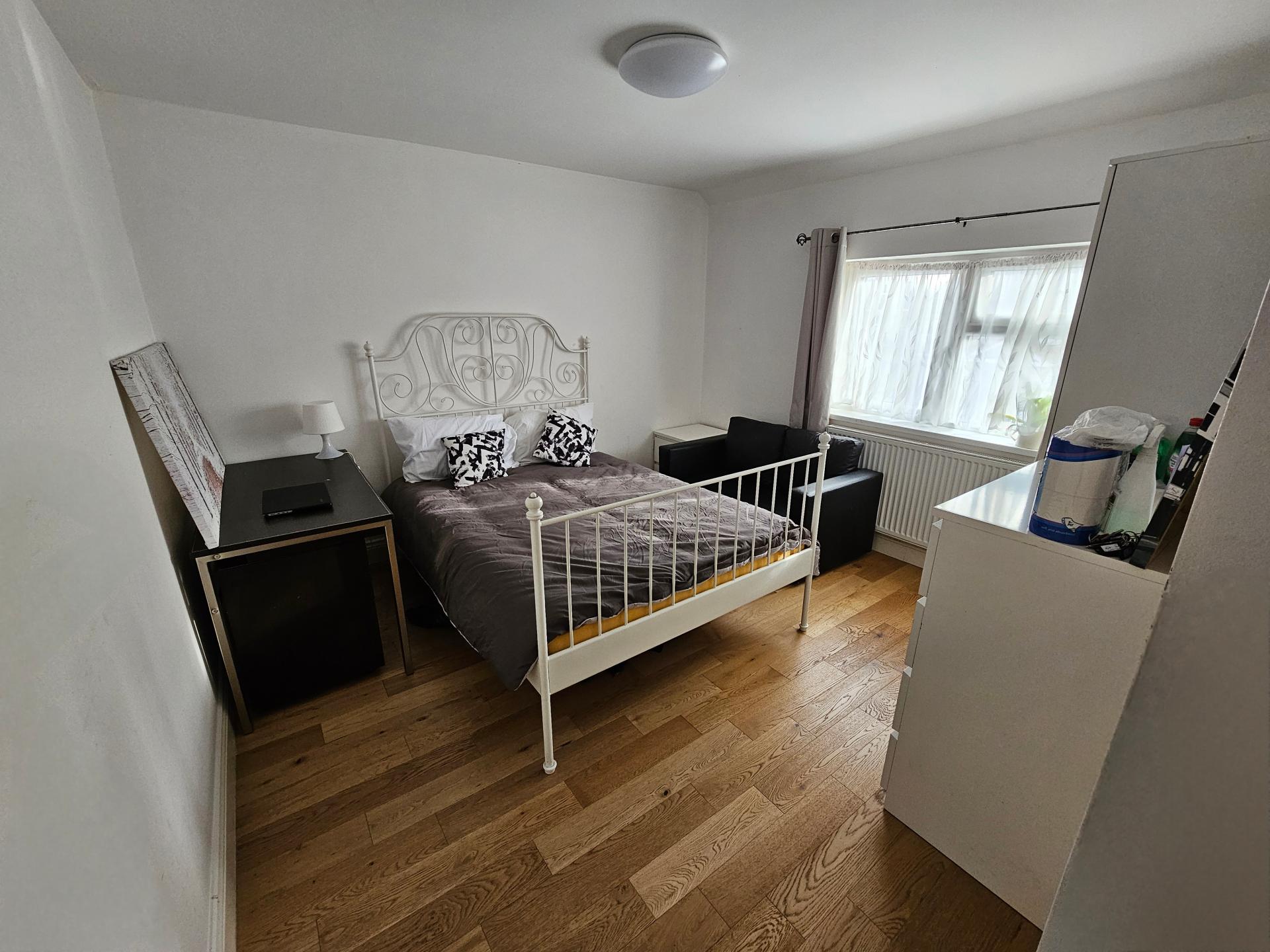 Flat Locarno Road in Greater London
