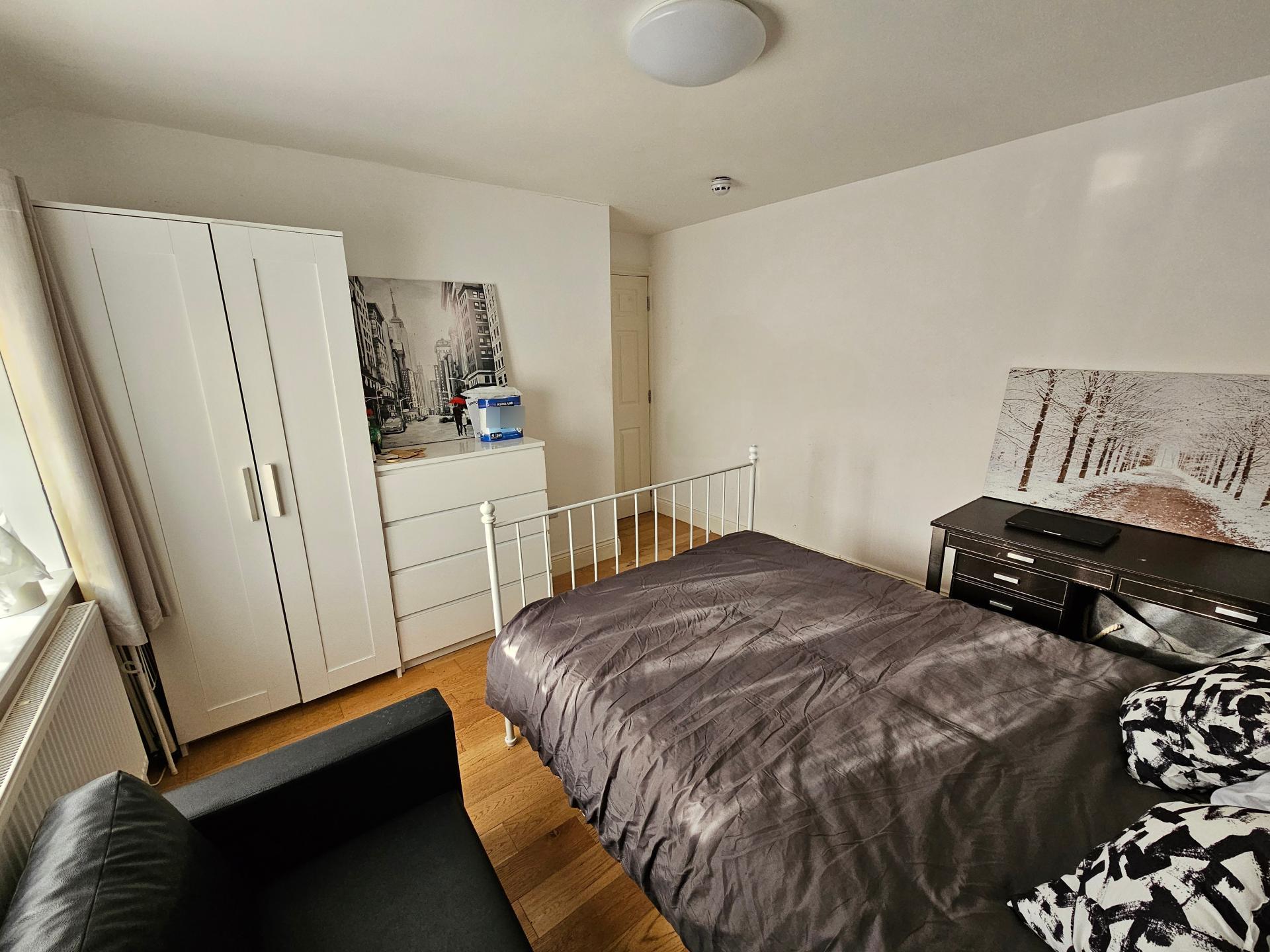 Flat Locarno Road in Greater London