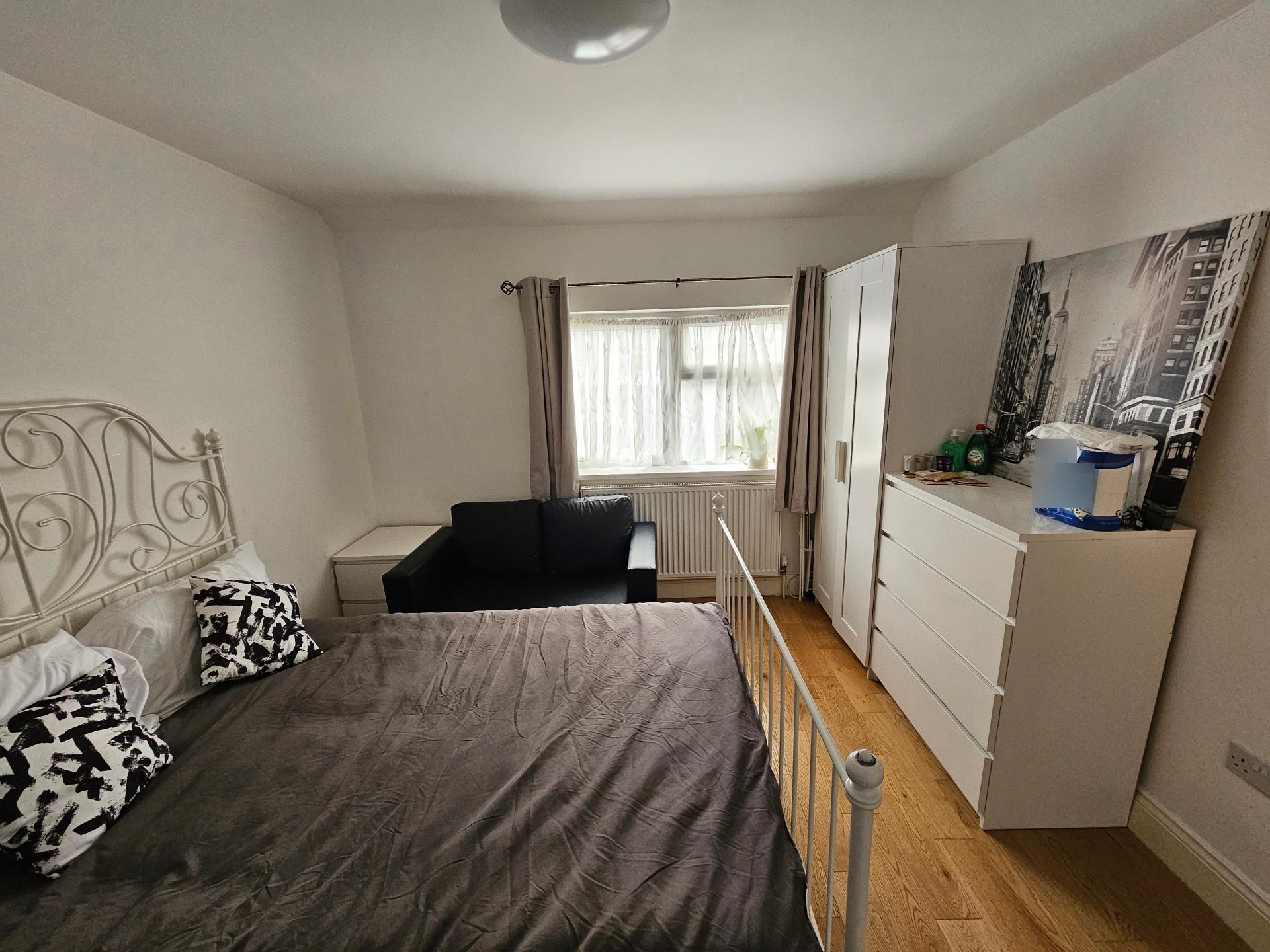 Flat Locarno Road in Greater London