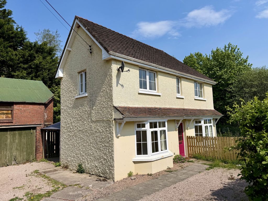 House Nant-y-derry Road in Goytre