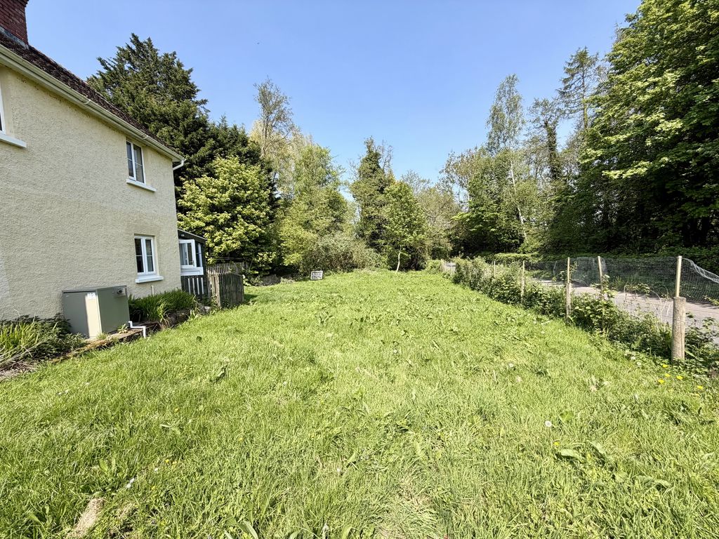 House Nant-y-derry Road in Goytre