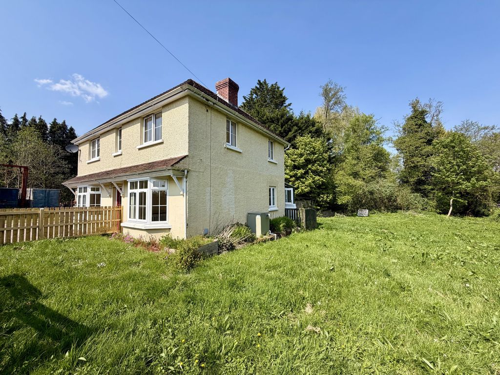 House Nant-y-derry Road in Goytre