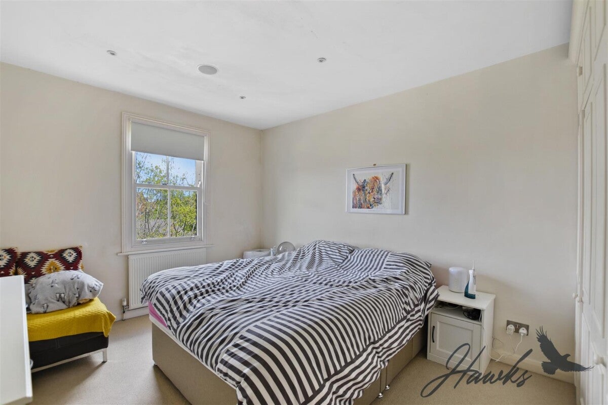 Flat Churchfield Road in Greater London