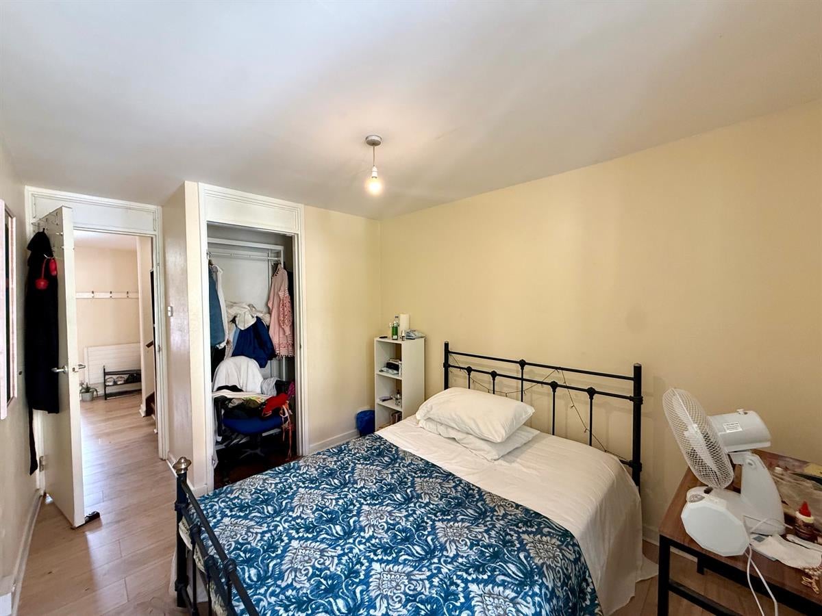 Flat Oakshott Court in Greater London