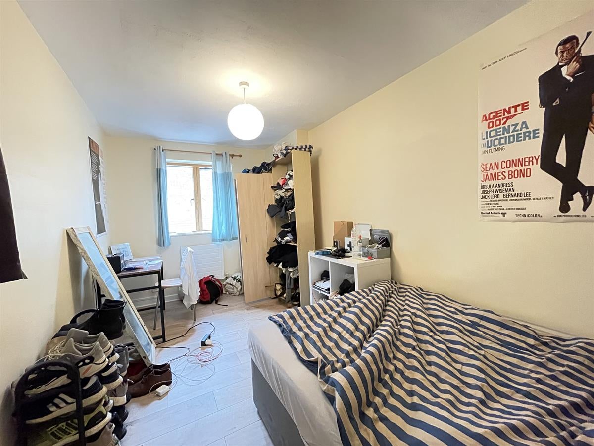 Flat Oakshott Court in Greater London