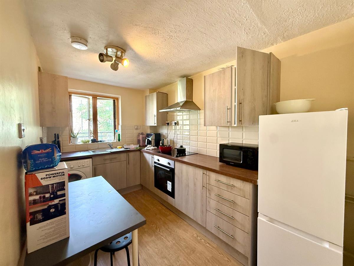 Flat Oakshott Court in Greater London