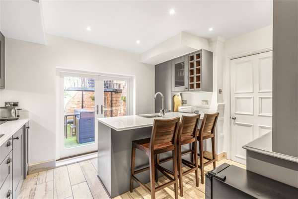 Flat Devey Close in Greater London