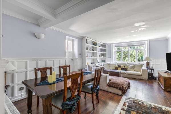 Flat Devey Close in Greater London