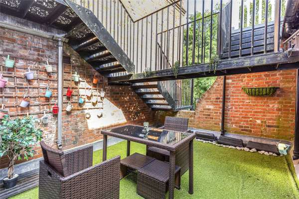 Flat Devey Close in Greater London