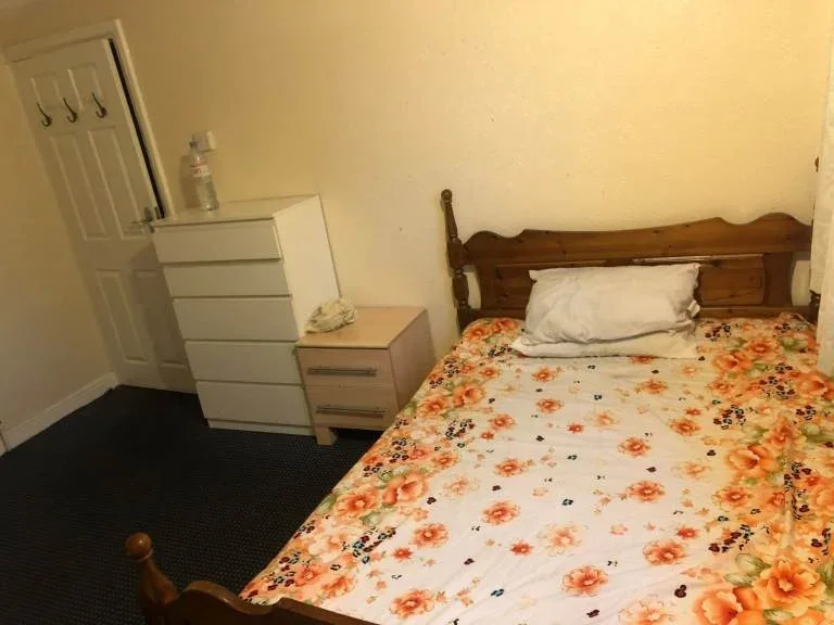 Room Eastern Avenue in Greater London