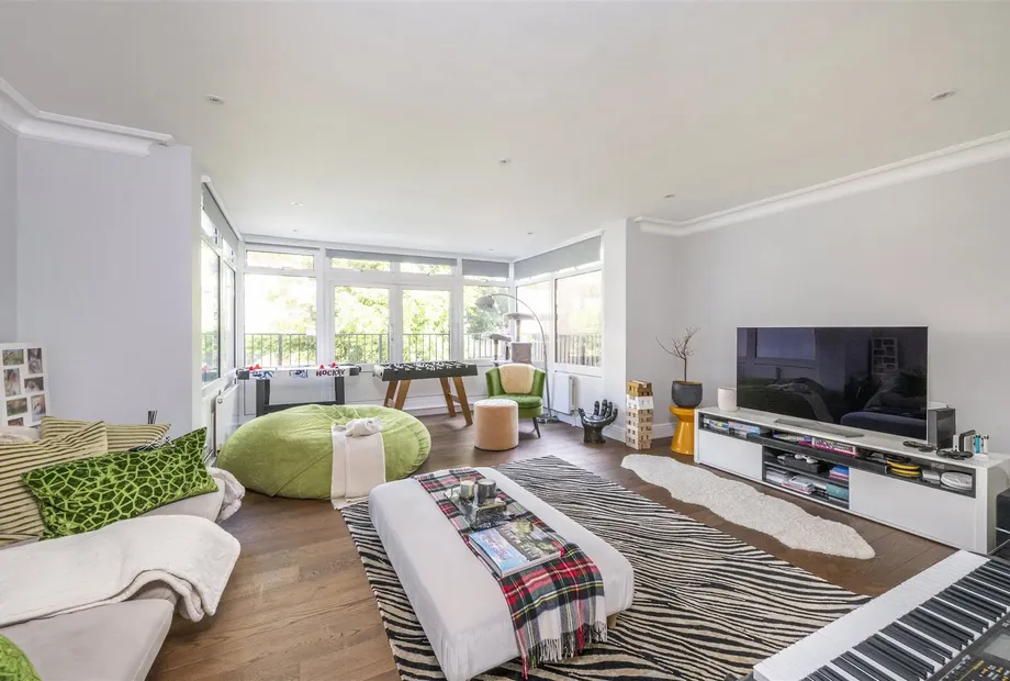 House Harley Road in Greater London