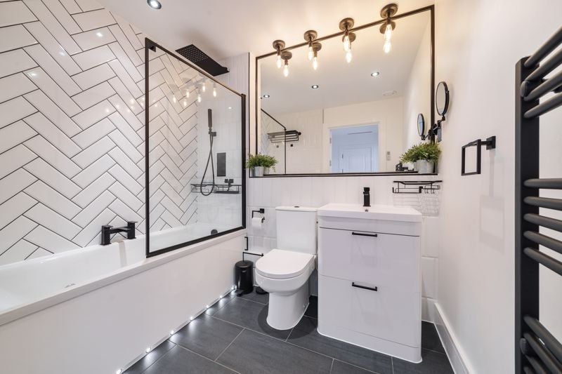 Flat Queenstown Road in Greater London