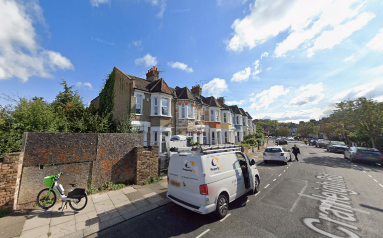 Flat Cranleigh Road in Greater London