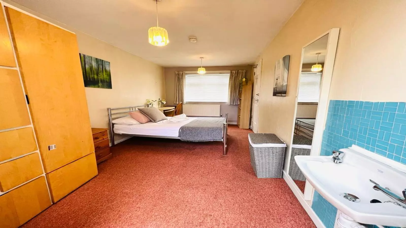 Flat Gordon Road in Greater London