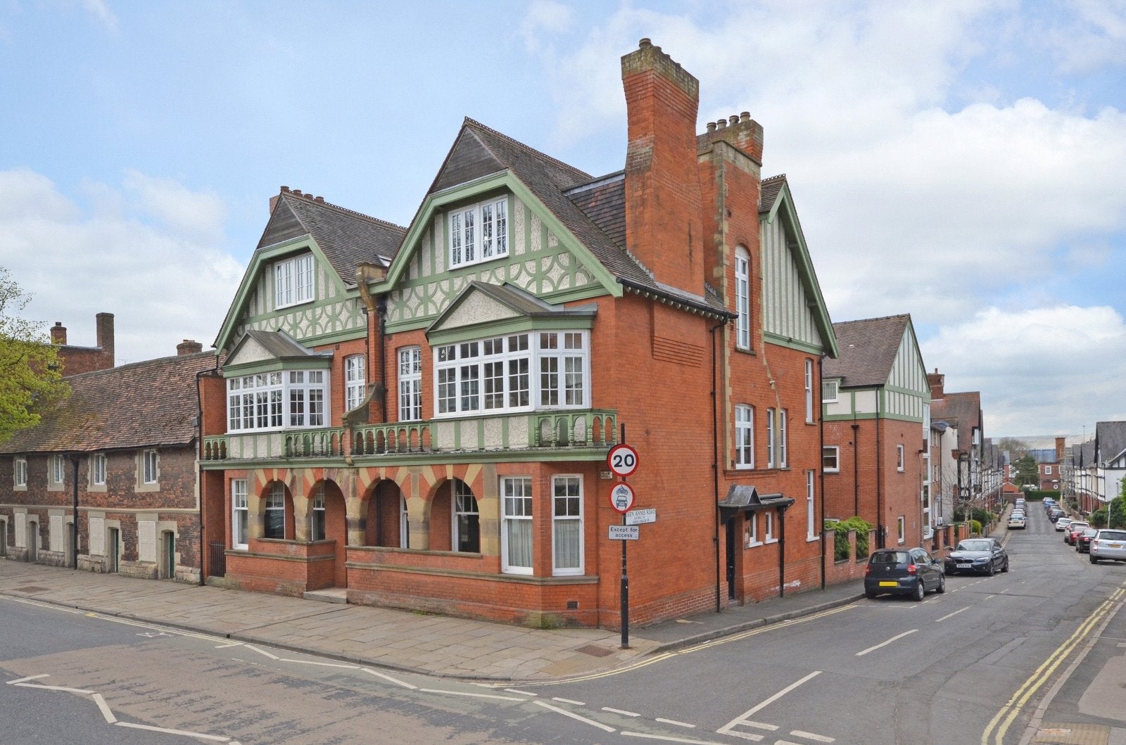 Flat Queen Anne's Road in York