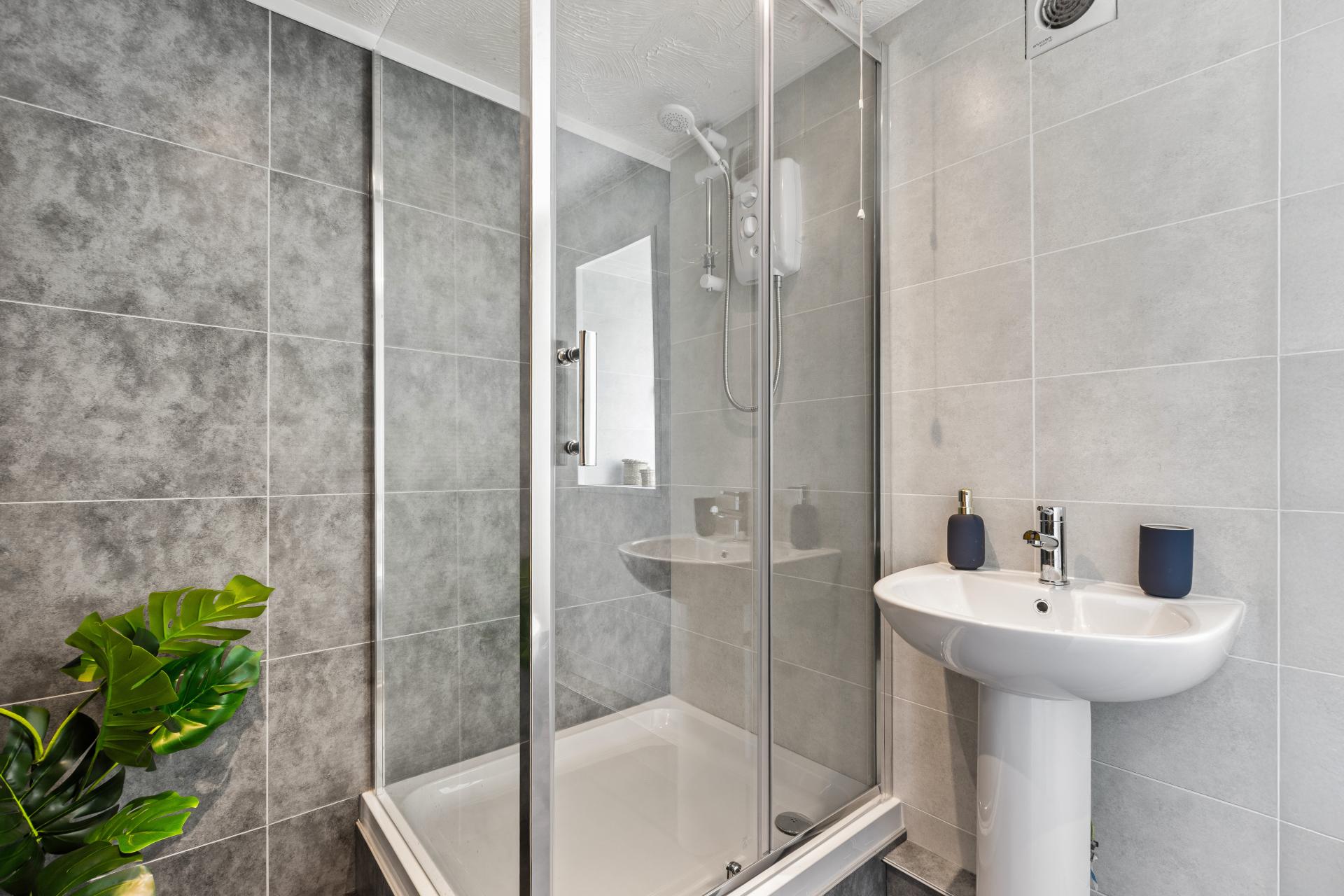 Flat Rosebank Road in Leeds