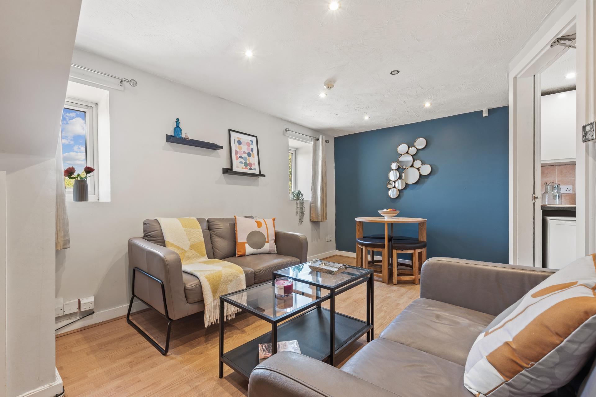 Flat Rosebank Road in Leeds