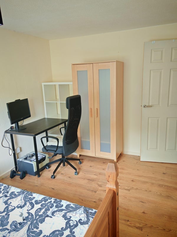 Room Servia Drive in Leeds