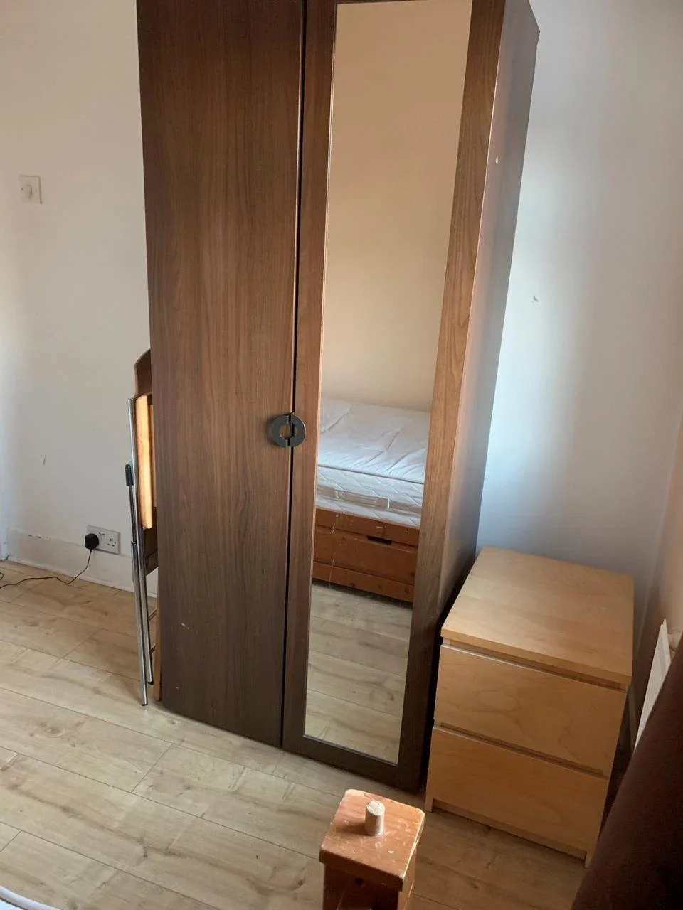 Flat Mundon Gardens in Greater London