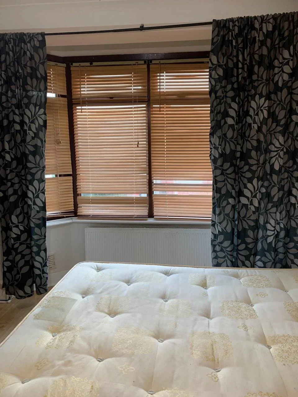 Flat Mundon Gardens in Greater London