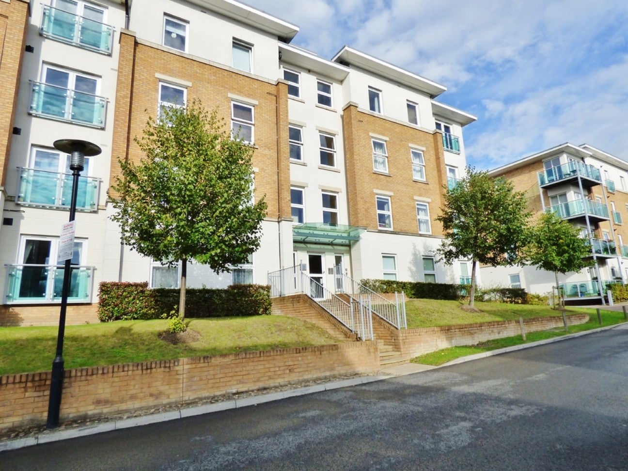 Flat Highbury Drive in Mole Valley