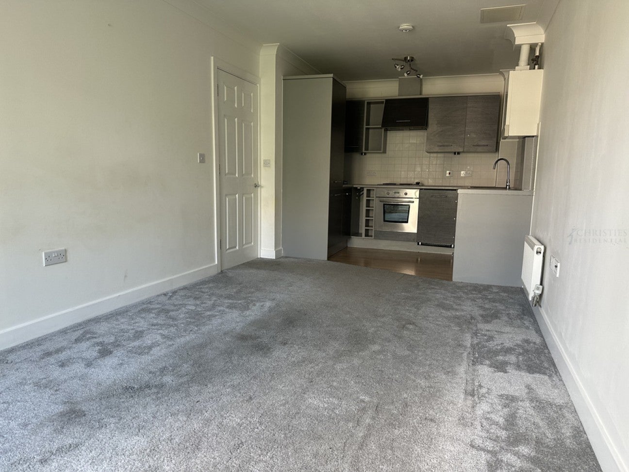 Flat Highbury Drive in Mole Valley