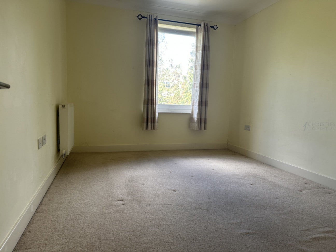 Flat Highbury Drive in Mole Valley