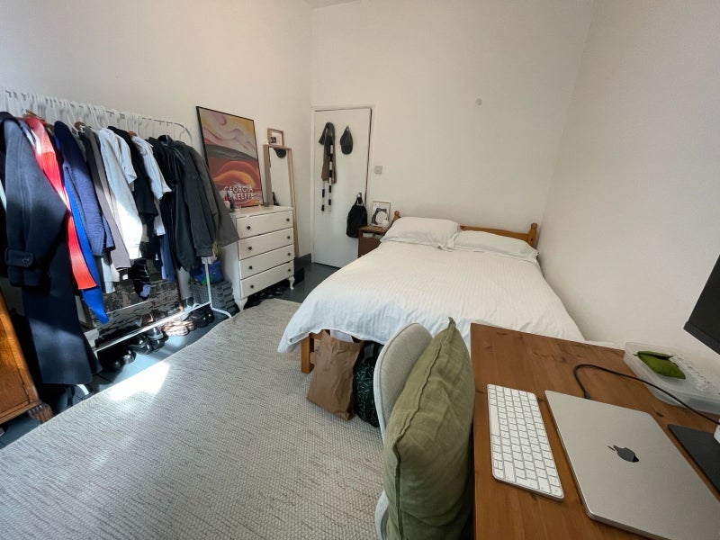 Room Newington Green Road in Greater London