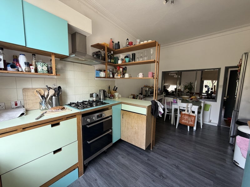 Room Newington Green Road in Greater London