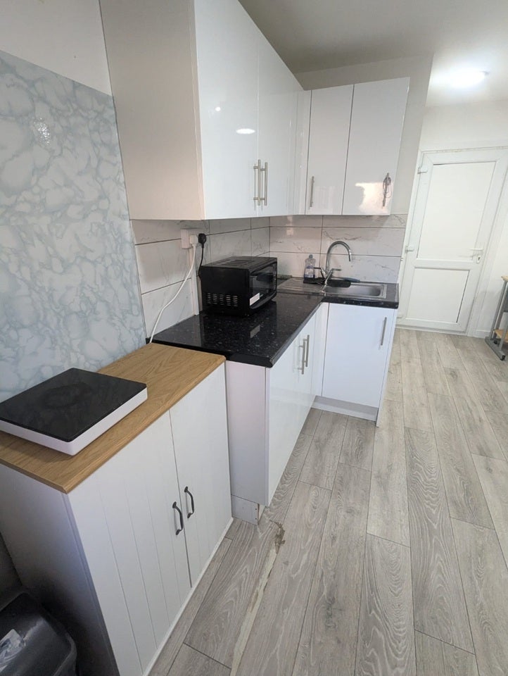 Room Roxeth Green Avenue in Greater London