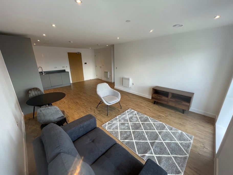 Flat Phoenix Close in Leeds