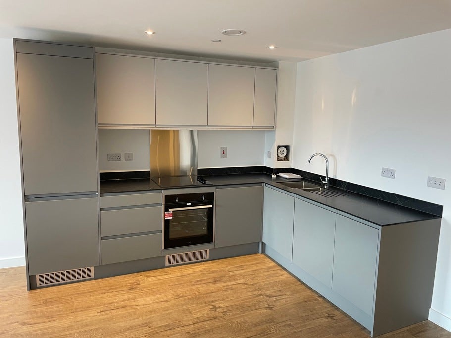 Flat Phoenix Close in Leeds